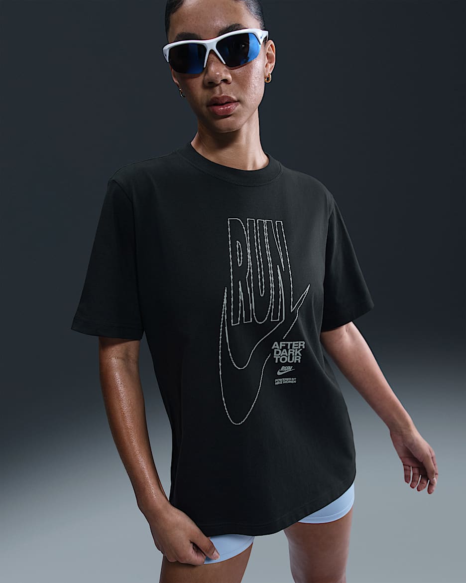 Nike Women's Oversized Short-Sleeve Graphic T-Shirt - Black