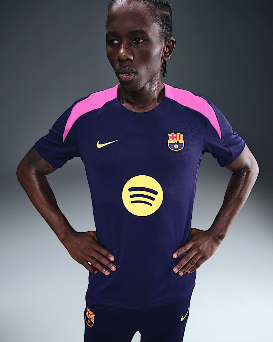 Męska koszulka piłkarska z krótkim rękawem Nike Dri-FIT FC Barcelona Strike - Imperial Purple/Imperial Purple/Vivid Purple/Midwest Gold