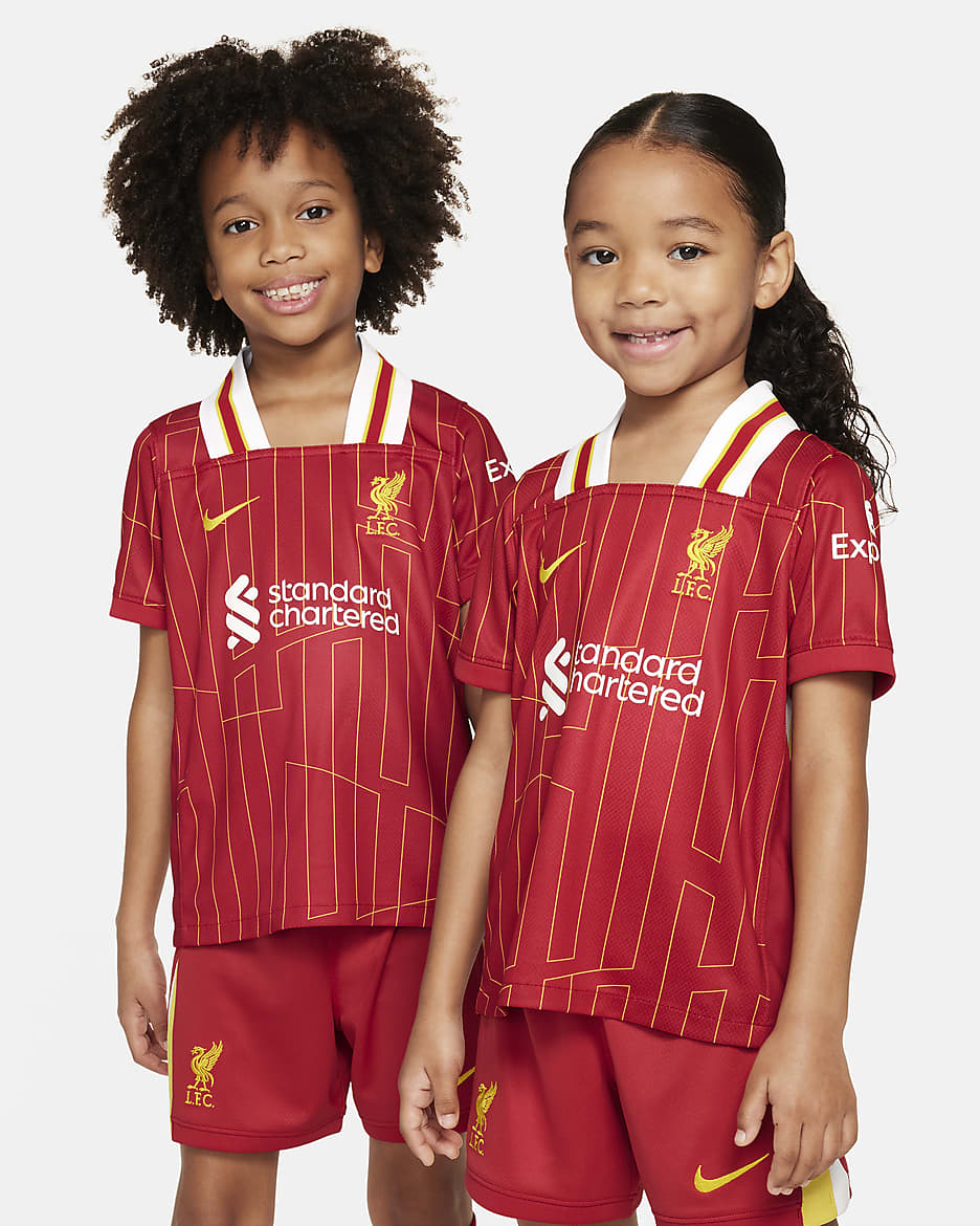 Divisa da calcio replica in 3 pezzi Nike Liverpool FC 2024/25 Stadium per bambino/a – Home - Gym Red/Bianco/Chrome Yellow