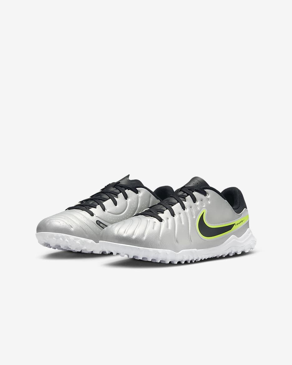 Nike Jr. Tiempo Legend 10 Academy műfűre készült, alacsony szárú futballcipő gyerekeknek/nagyobb gyerekeknek - Metallic Silver/Volt/Fekete