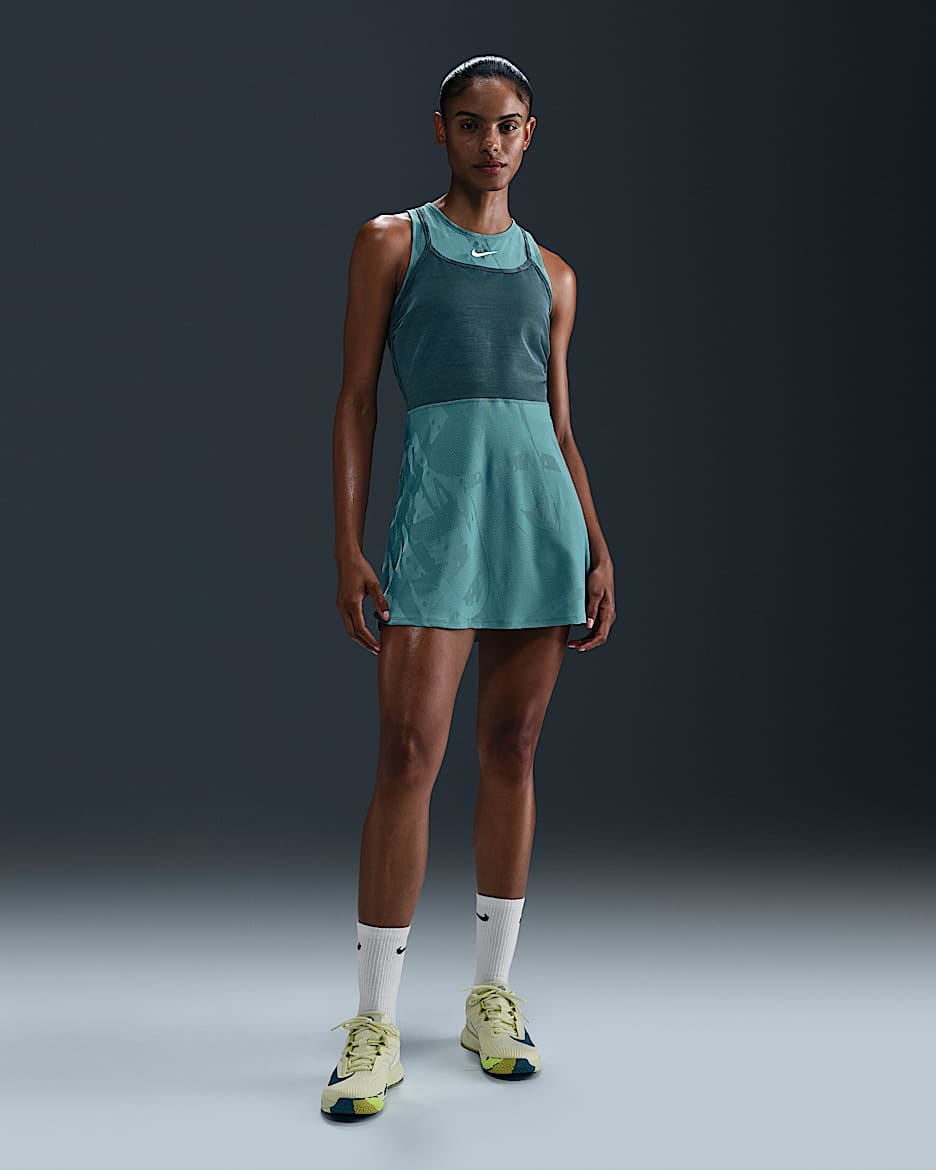 Vestido de tenis Dri-FIT para mujer NikeCourt Slam - Azul verdoso mineral/Pícea descolorido/Alto voltaje/Blanco
