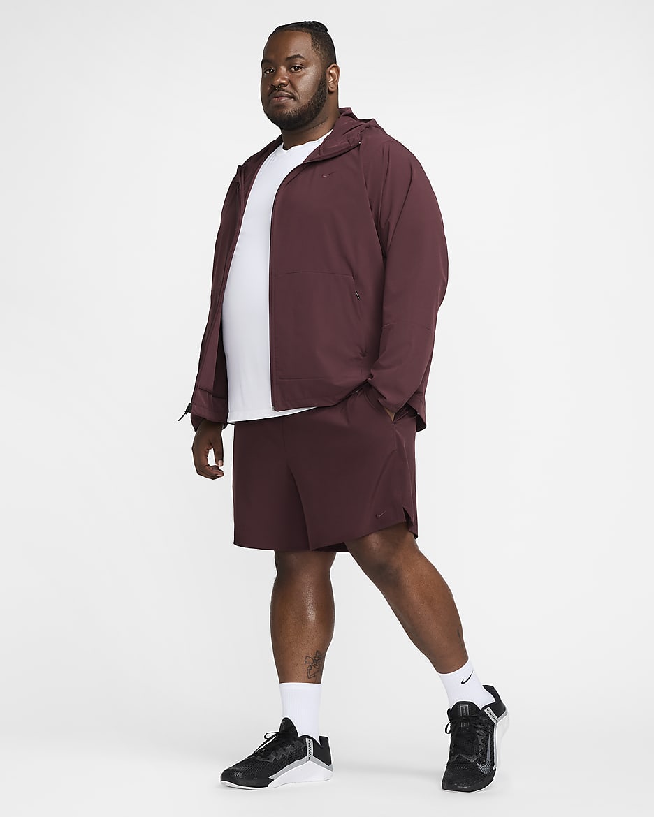 Nike Unlimited vielseitige, wasserabweisende Jacke mit Kapuze für Herren - Burgundy Crush/Schwarz/Burgundy Crush