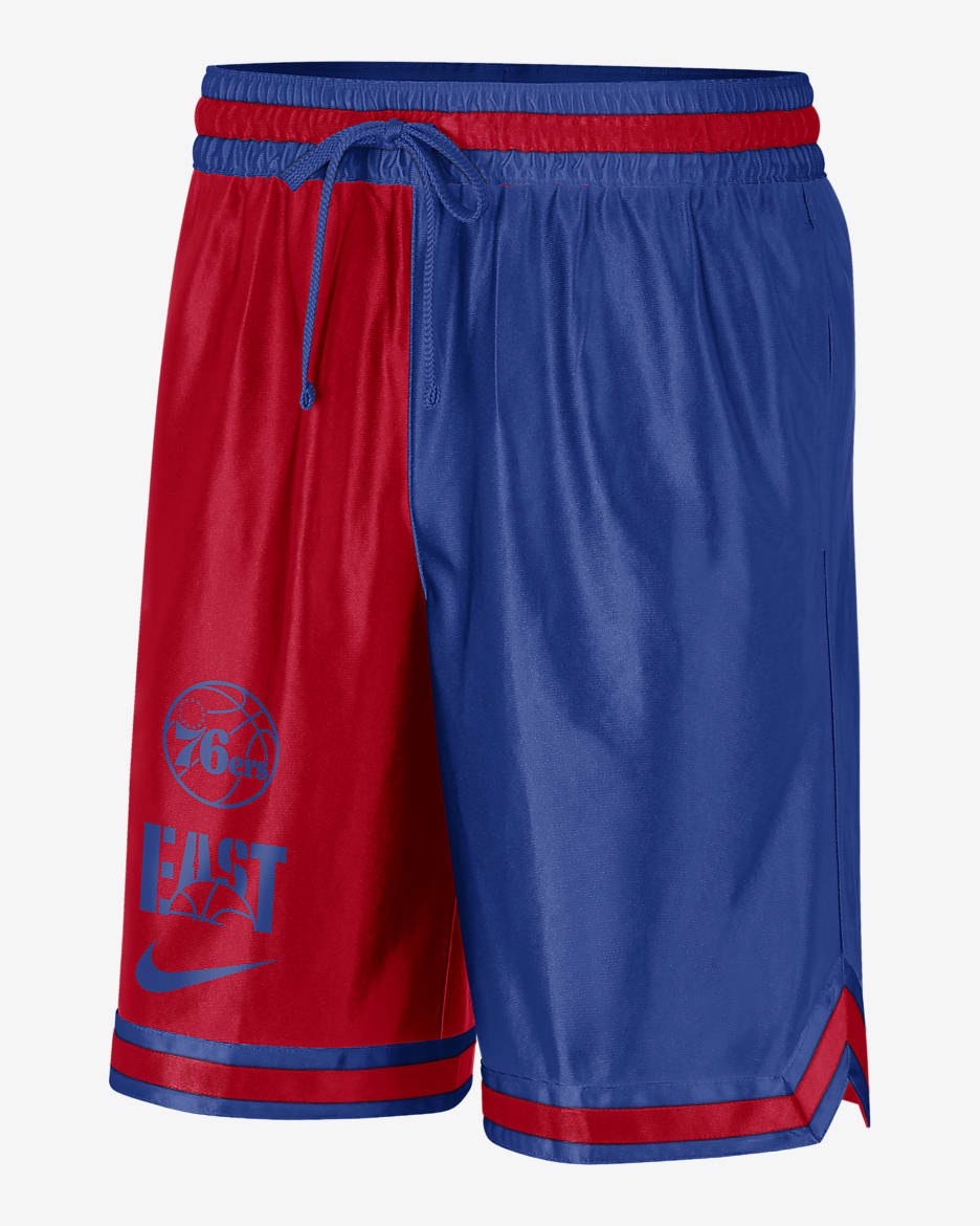 Shorts con gráfico de la NBA Nike Dri-FIT para hombre Philadelphia 76ers Courtside - Azul enérgico/Rojo universitario/Negro