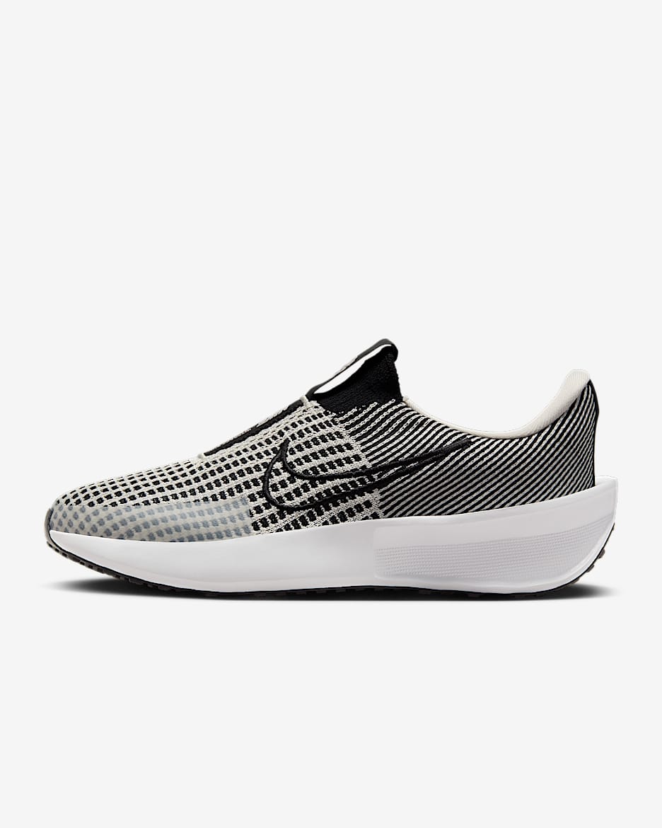 Tenis de correr en pavimento para mujer Nike Interact Run EasyOn - Hueso claro/Blanco/Negro
