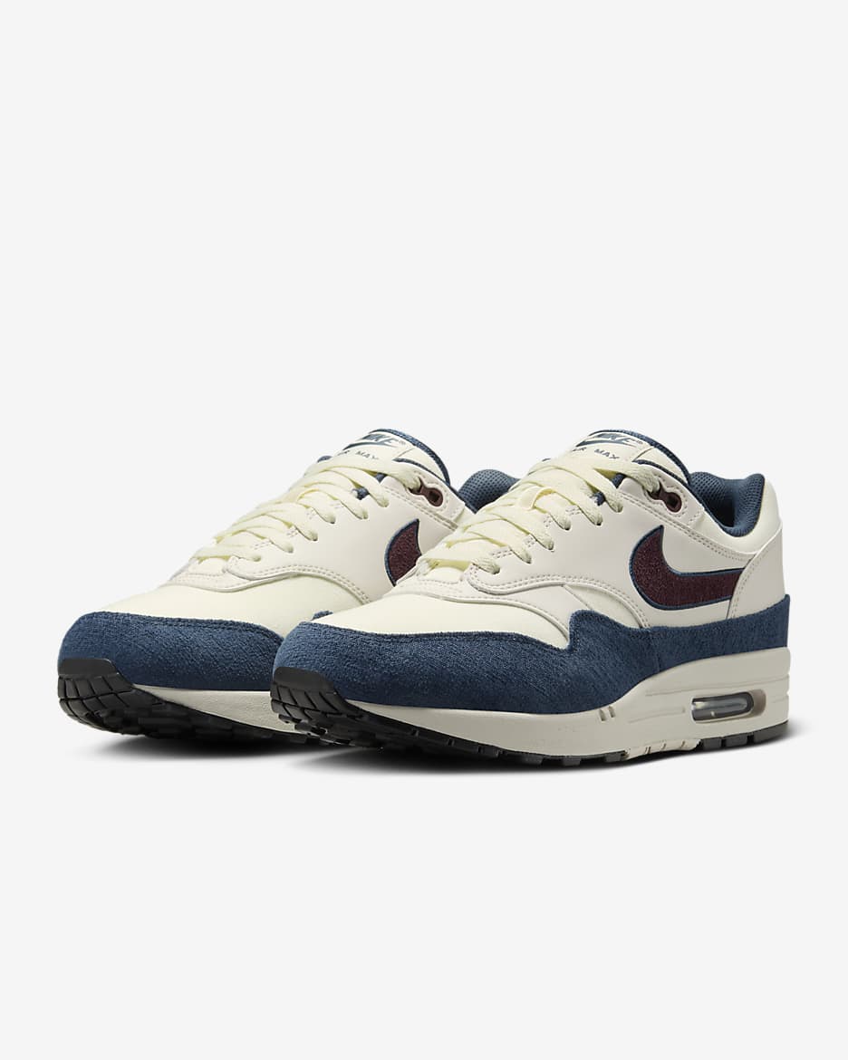 Tenis para hombre Nike Air Max 1 - Leche de coco/Azul marino militar/Marrón verdoso claro/Burdeos enérgico