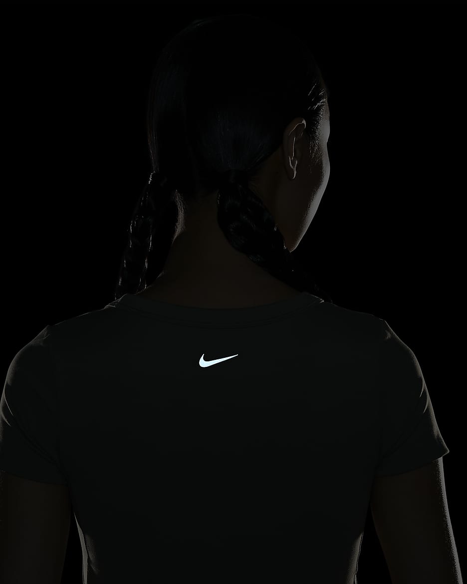 เสื้อเอวลอยแขนสั้นผู้หญิง Dri-FIT Nike One Fitted - Light Army/ดำ