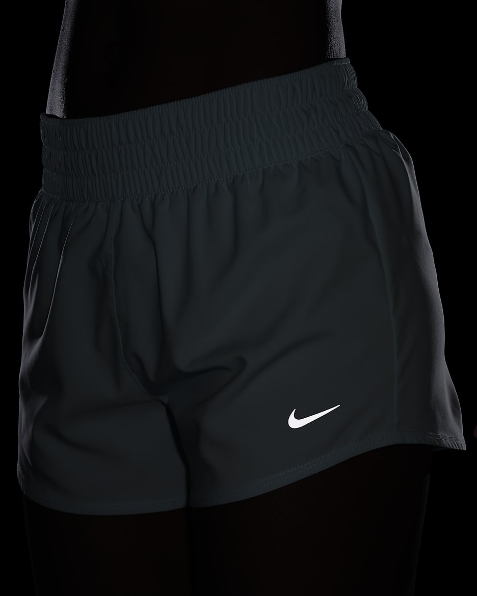 Shorts con forro de ropa interior Dri-FIT de tiro medio de 8 cm para mujer Nike One - Azul glacial