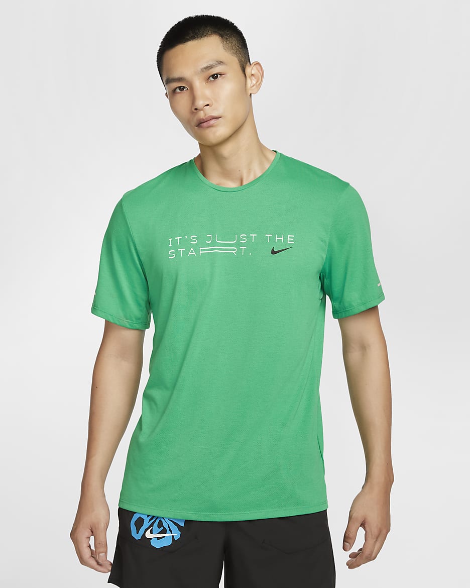 ナイキ ライズ 365 "Kipchoge" メンズ Dri-FIT ショートスリーブ ランニングトップ - スタジアムグリーン/ブラック