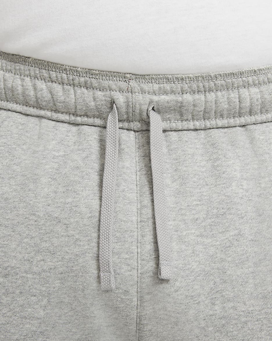 Nike Sportswear Club Fleece Herrenhose - Dark Grey Heather/Matte Silver/Weiß