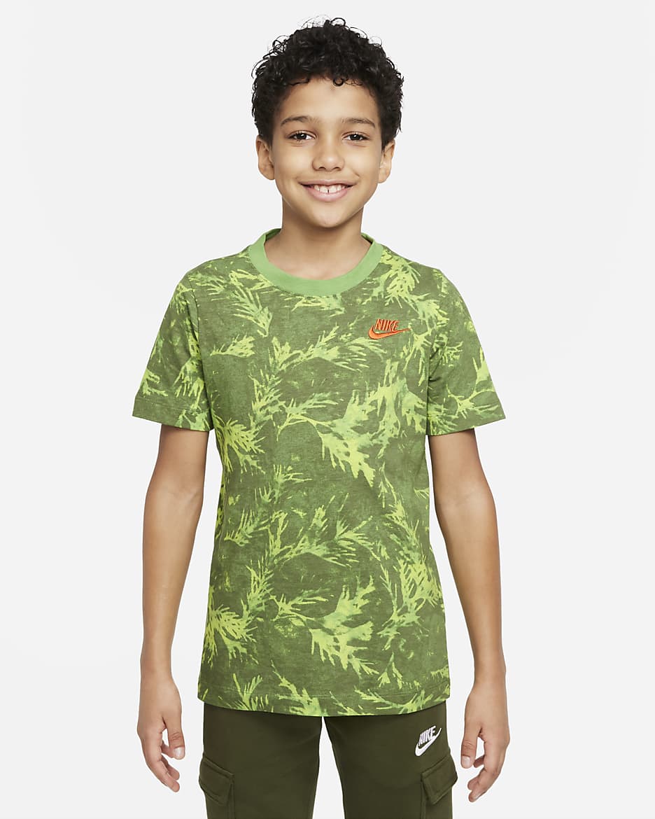 Nike Sportswear Older Kids' (Boys') T-Shirt - Chlorophyll