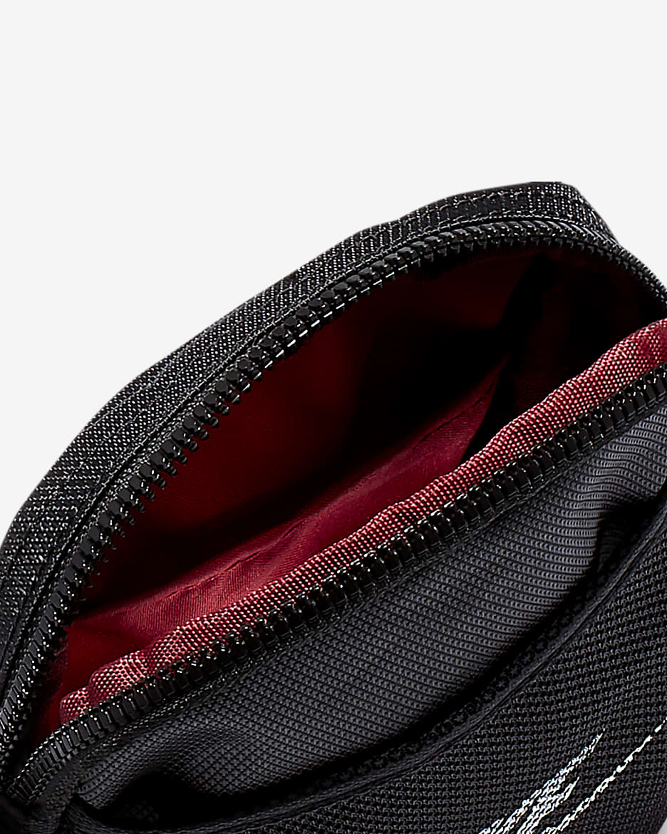Nike Heritage Crossbody-Tasche (klein, 1 l) - Schwarz/Schwarz/Weiß