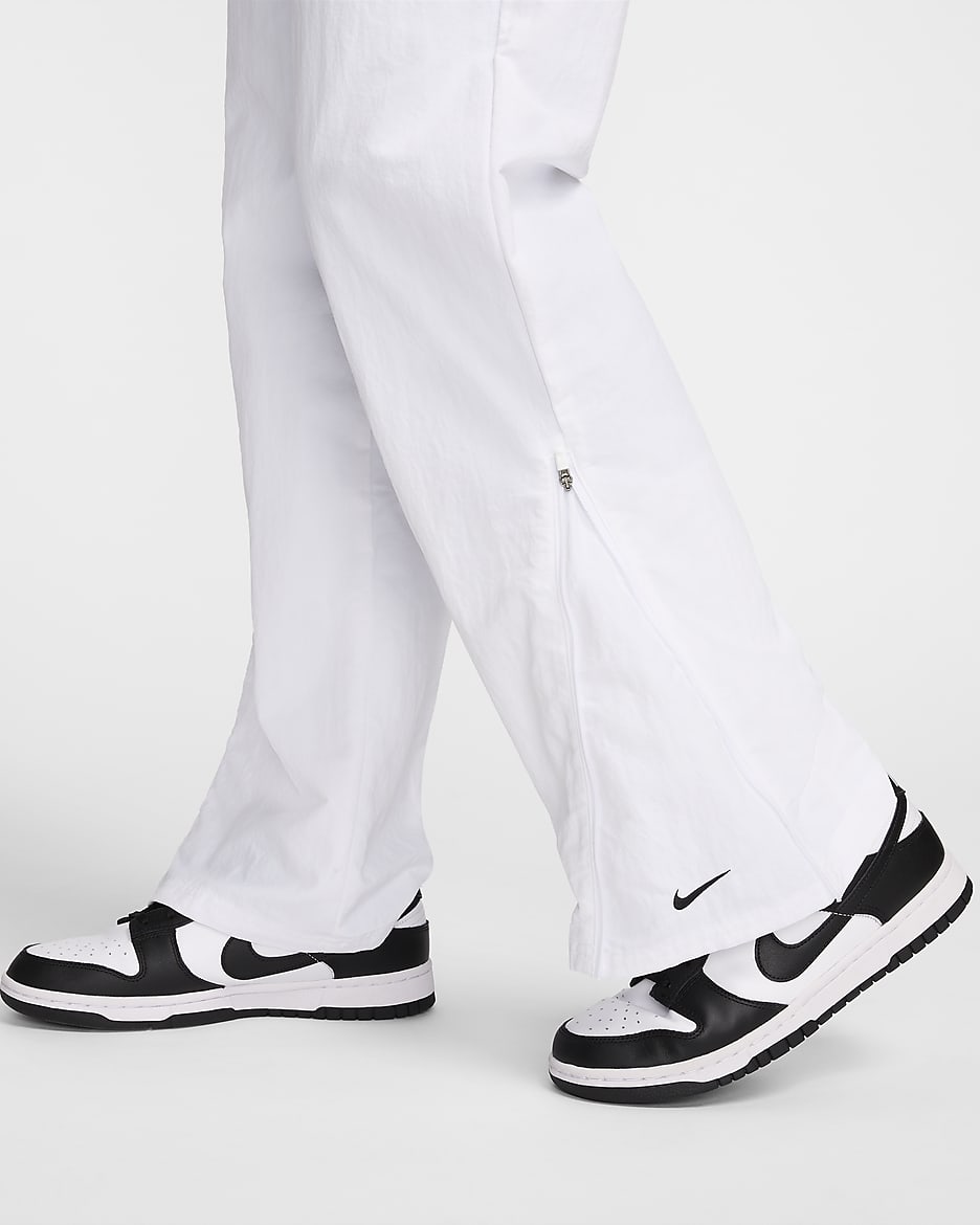 Pantaloni a vita alta in tessuto UV con orlo aperto e zip Nike Sportswear Essential – Donna - Bianco/Nero