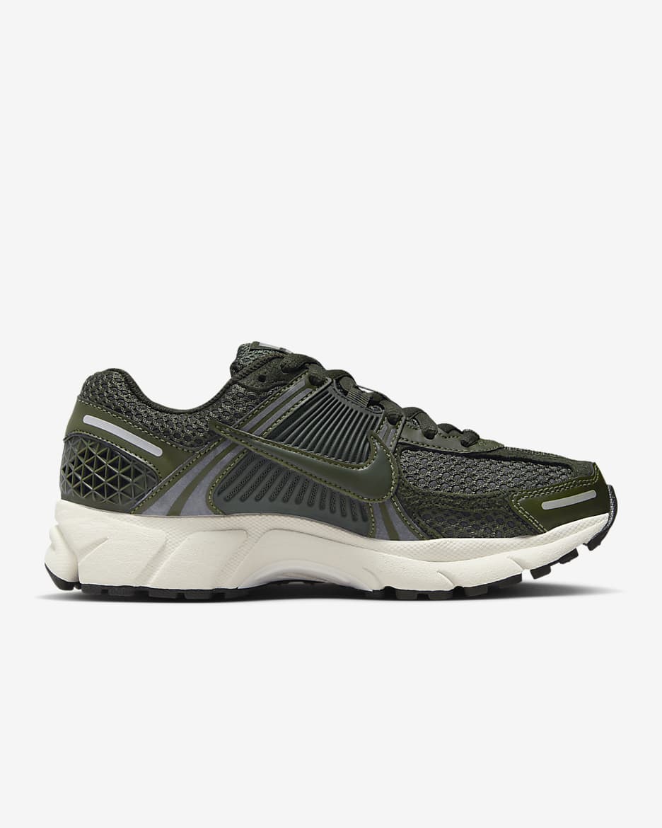 Tenis para mujer Nike Zoom Vomero 5 - Caqui militar/Vela/Plata metalizado/Secuoya