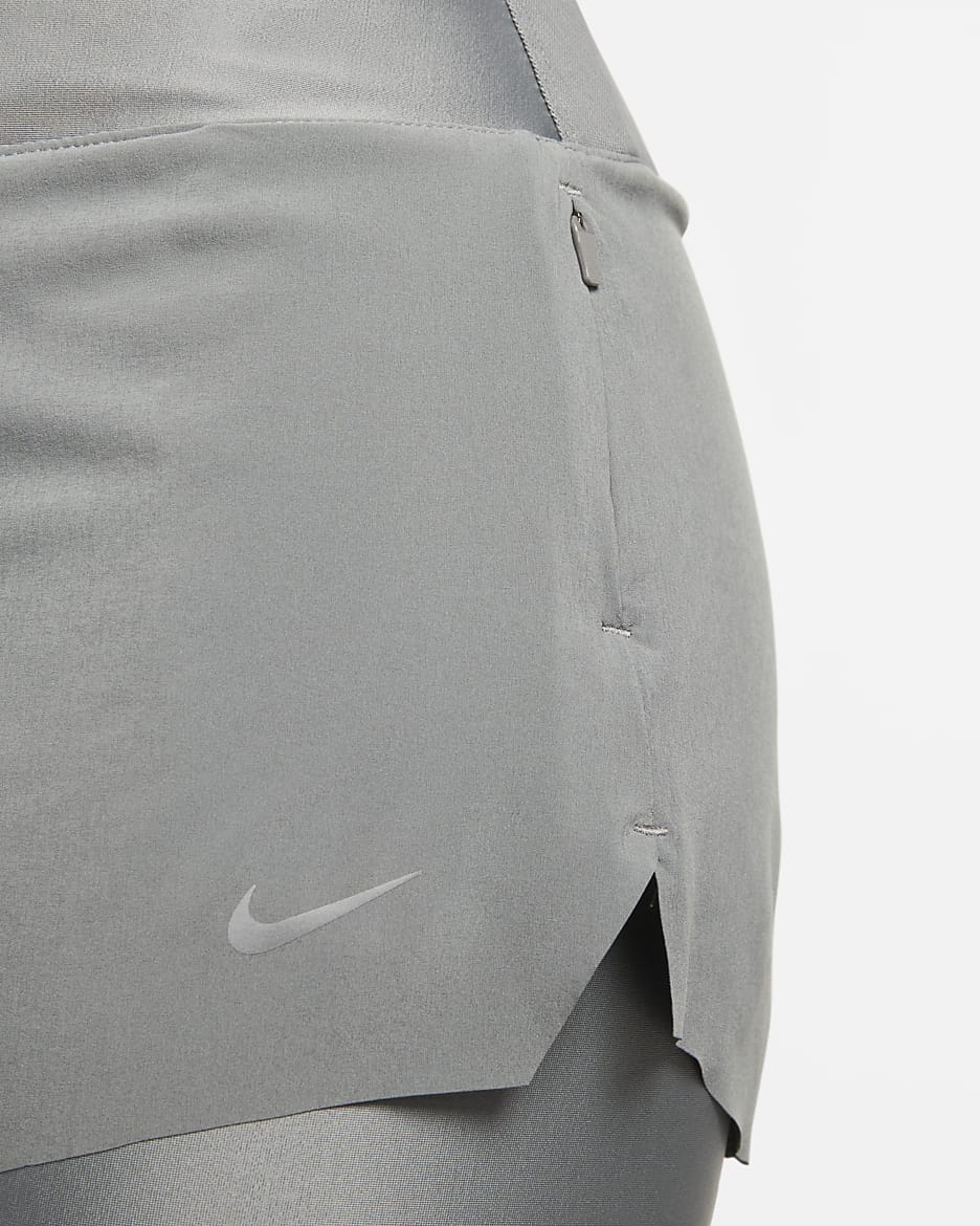 Shorts da running 2-in-1 a vita media con tasche 8 cm Nike Dri-FIT Swift – Donna - Smoke Grey