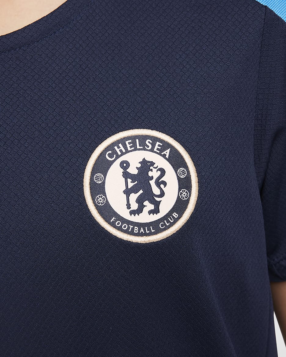 Pleteninové fotbalové tričko Nike Dri-FIT Chelsea FC Strike s krátkým rukávem pro větší děti - Obsidian/Obsidian/Light Photo Blue/Guava Ice