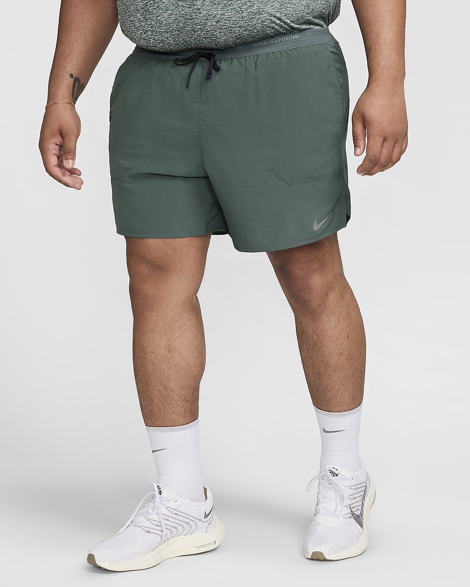 Löparshorts Nike Dri-FIT Stride 13 cm med innerbyxor för män - Vintage Green/Svart