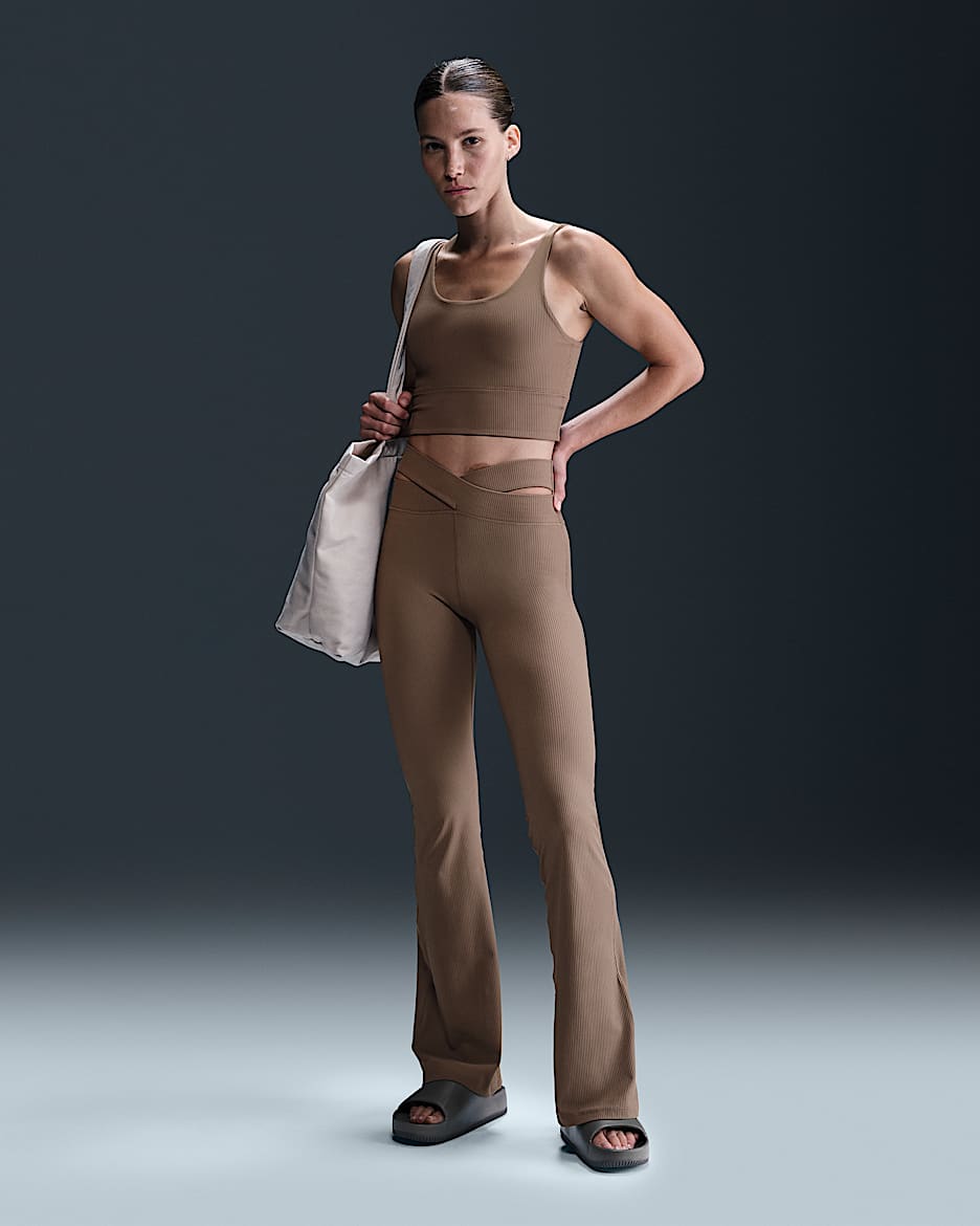 Nike Zenvy Rib Leggings mit sanftem Halt, hohem Bund und ausgestelltem Bein (Damen) - Mink Brown/Schwarz/Weiß