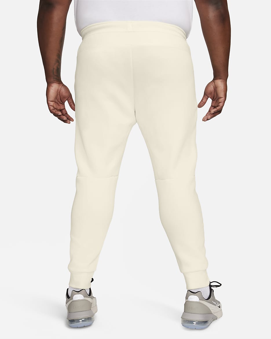 Nike Sportswear Tech Fleece férfi szabadidőnadrág - Coconut Milk/Fekete