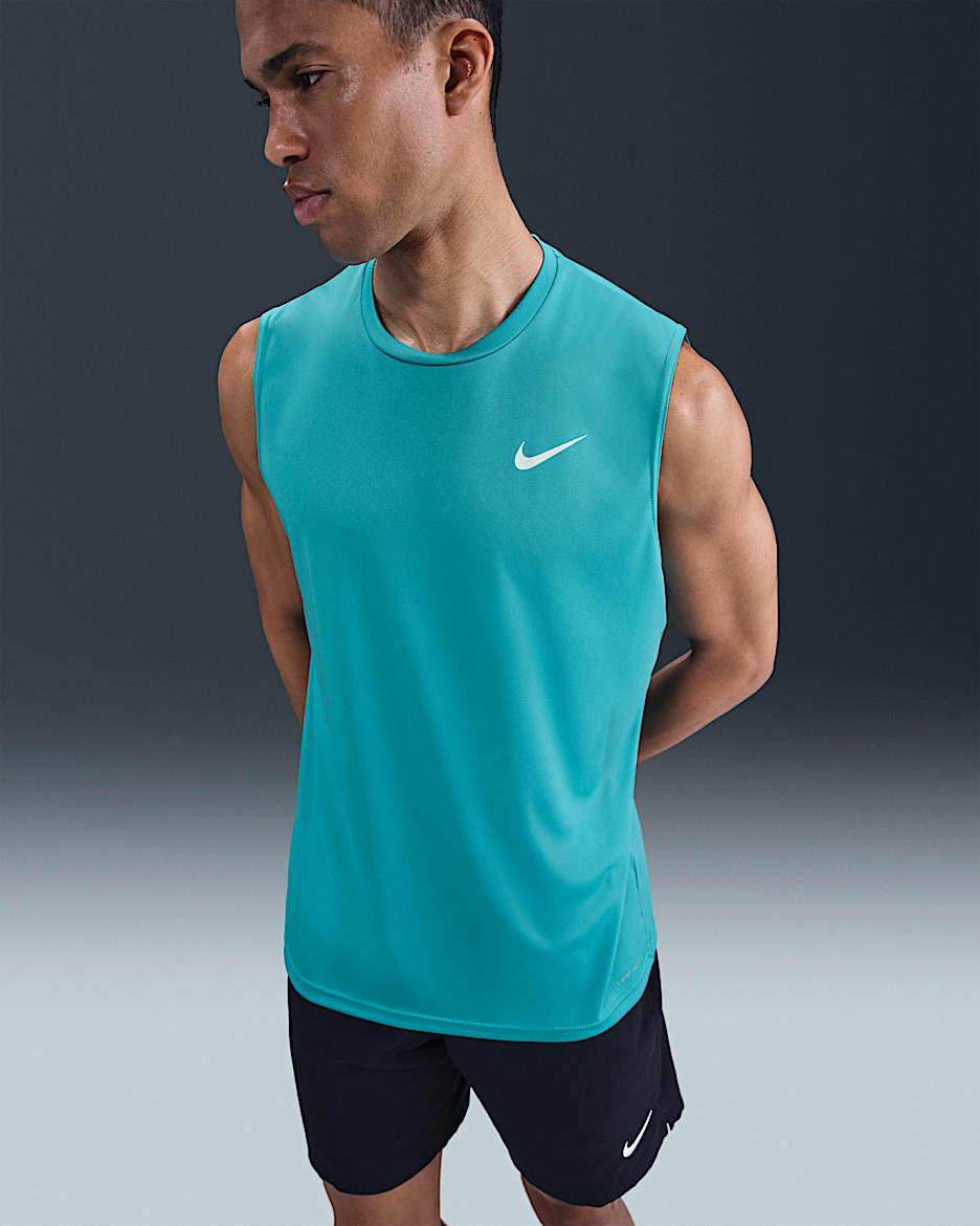 Camiseta Hydroguard de natación sin mangas para hombre Nike Essential - Cactus empolvado/Blanco