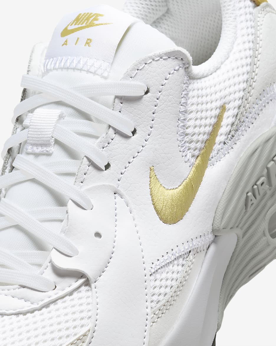 Tenis para mujer Nike Air Max Excee - Blanco/Blanco cumbre/Negro/Oro Saturno