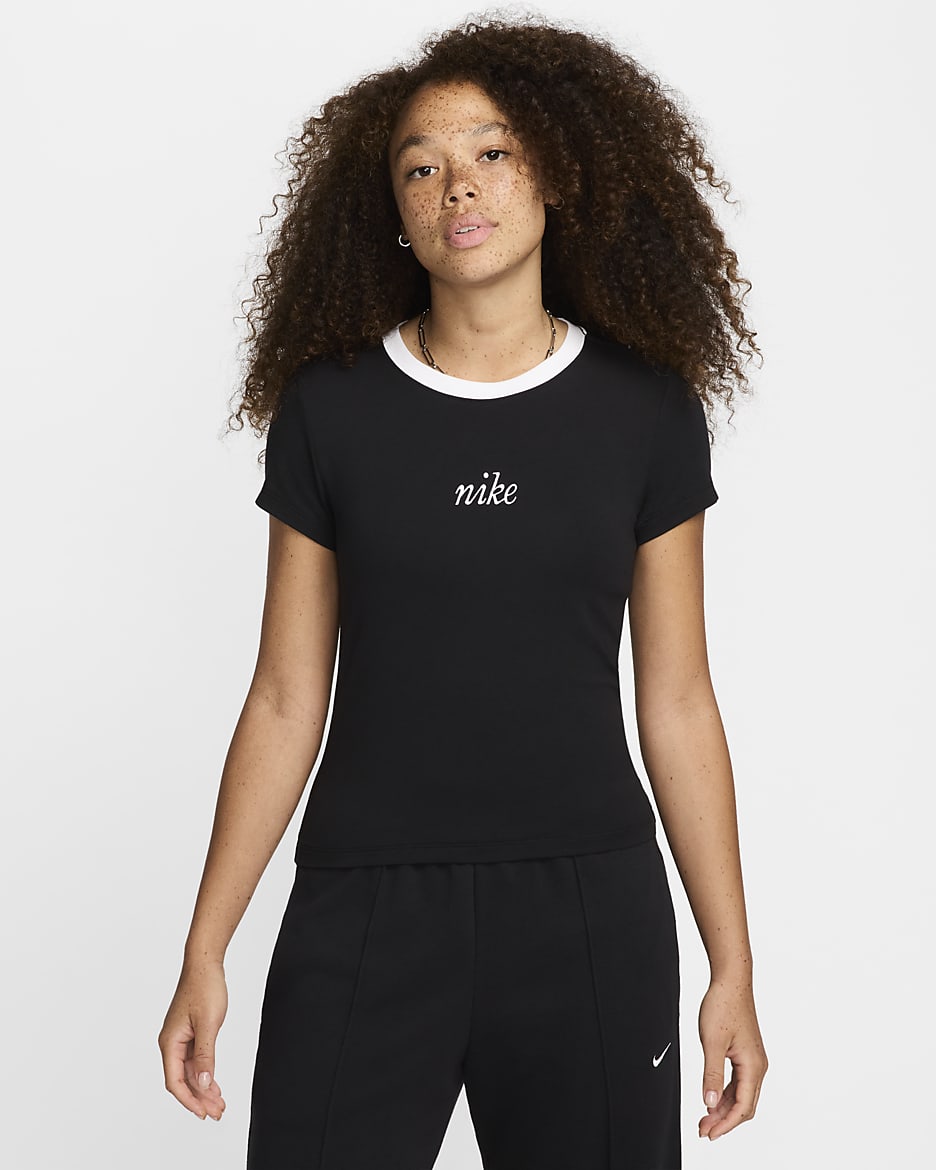 Nike Sportswear Chill Knit kort en aansluitend T-shirt voor dames - Zwart/Wit