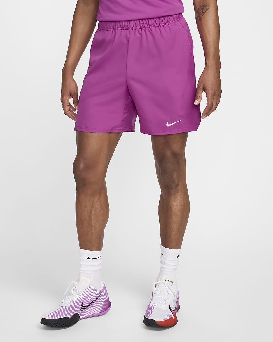 Shorts da tennis 18 cm Dri-FIT NikeCourt Victory – Uomo - Hot Fuchsia/Bianco