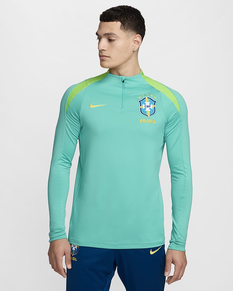 Playera de entrenamiento de fútbol Nike Dri-FIT para hombre Brasil Strike - Retro claro/Verde acción/Amarillo dinámico