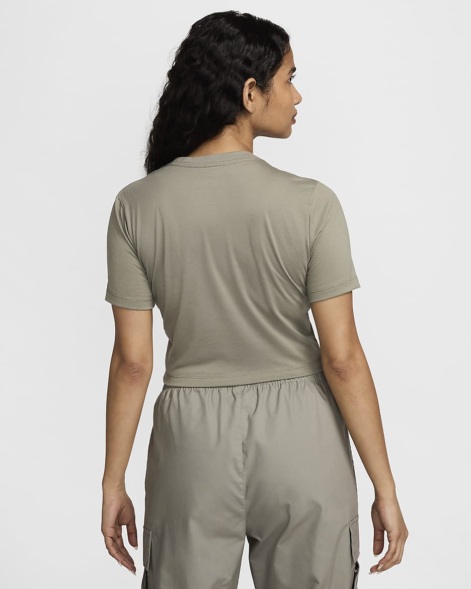 Playera slim cropped para mujer Nike Sportswear Essential - Militar claro