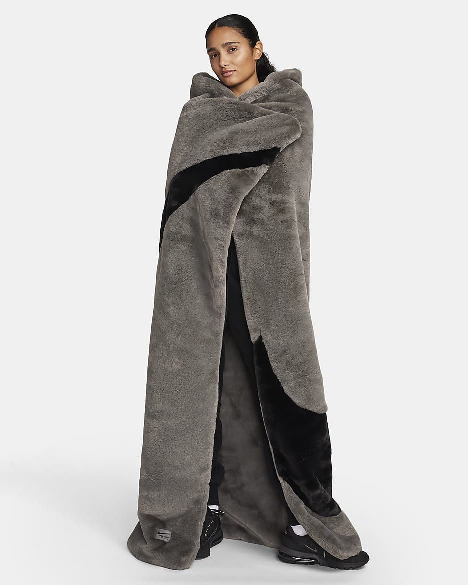 Nike Sportswear Faux Fur Blanket - Flat Pewter/Black