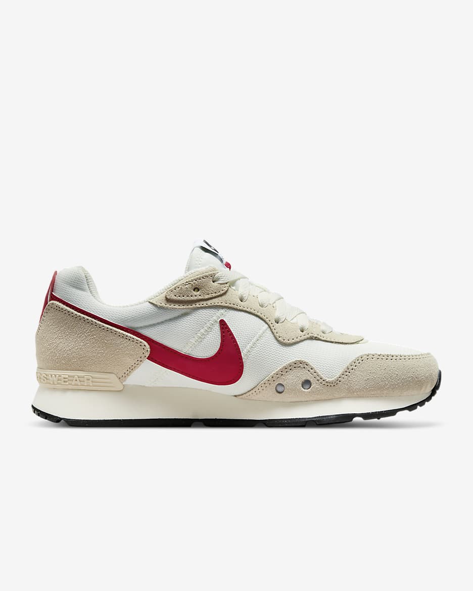 Nike Venture Runner Women's Shoe - Sail/Pearl White/Black/Gym Red