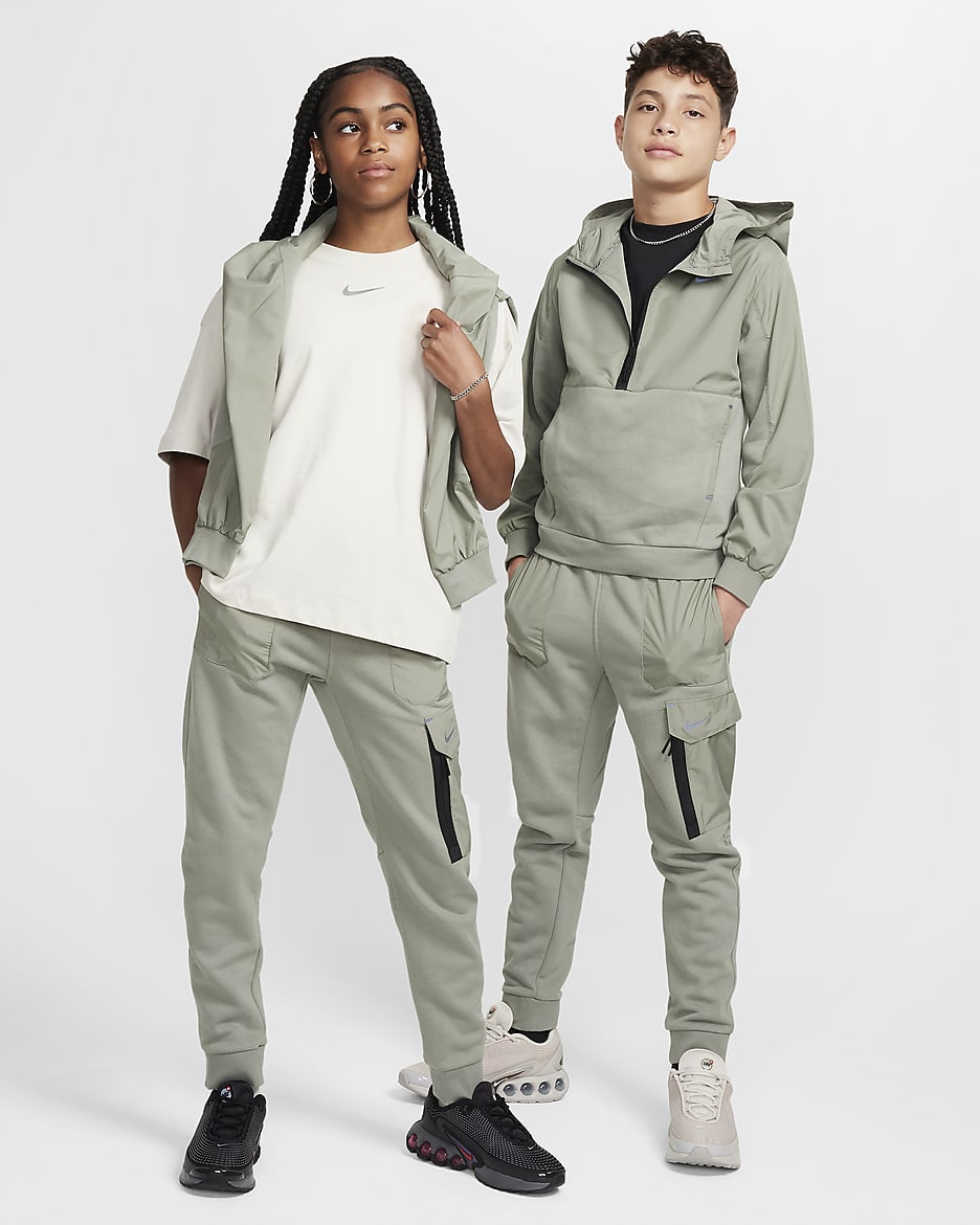 Cargo kalhoty Nike Sportswear City Utility EasyOn pro větší děti - Dark Stucco/Černá