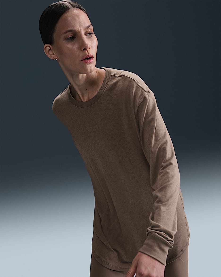 Nike One Relaxed Women's Dri-FIT Long-Sleeve Top - Mink Brown/Black