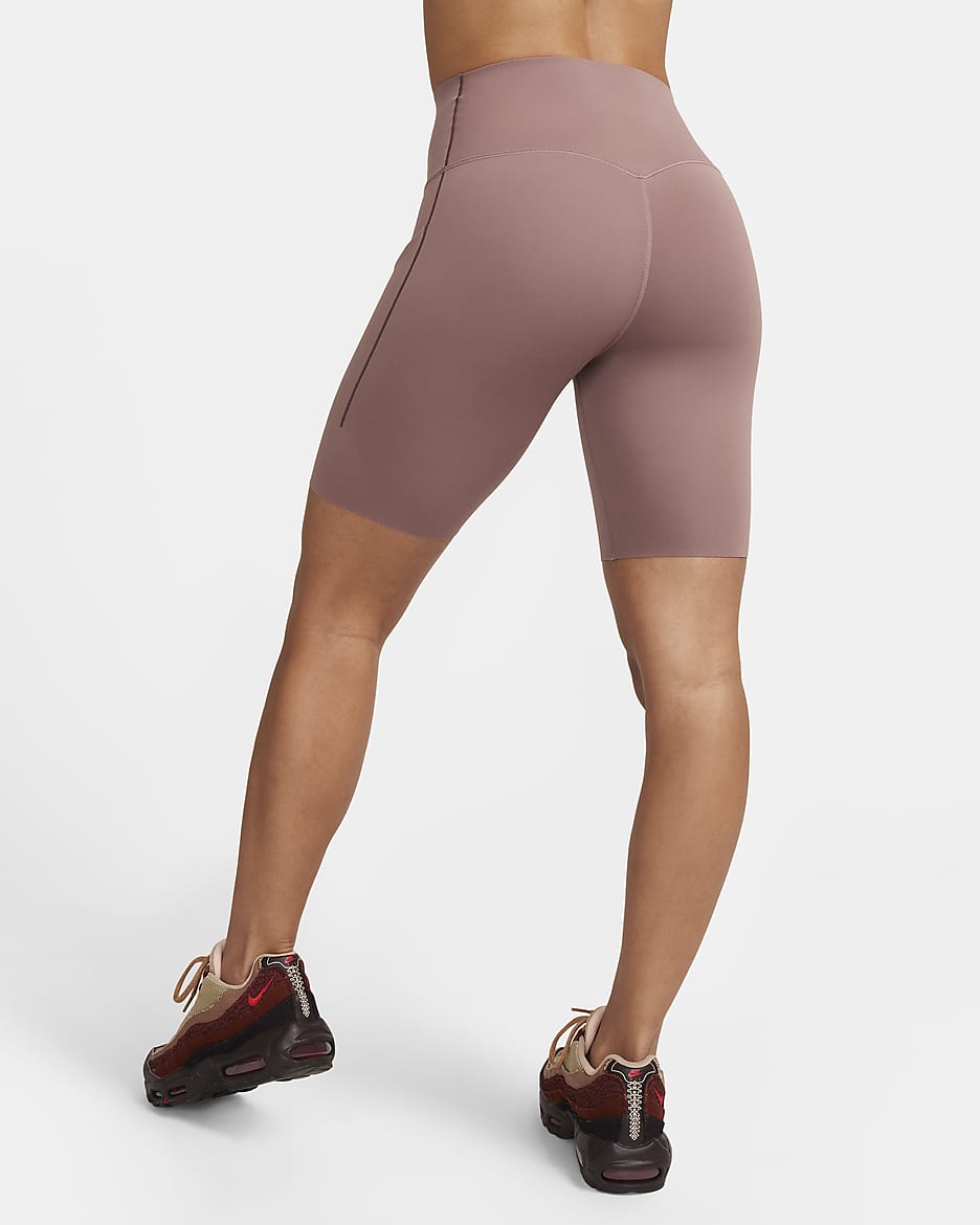 Nike Universa sykkelshorts med middels støtte, høyt liv og lommer til dame (20 cm) - Smokey Mauve/Svart