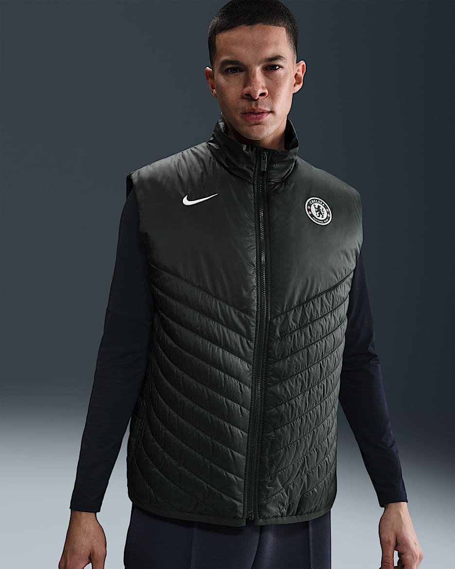 Męski piłkarski bezrękawnik puchowy o średniej grubości Nike Therma-FIT Chelsea F.C. Windrunner - Outdoor Green/Outdoor Green/Phantom