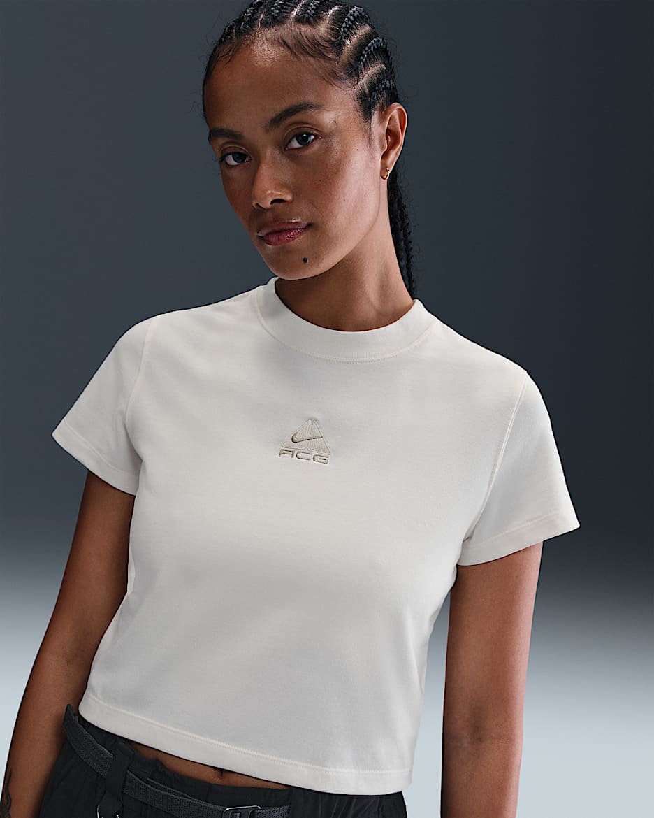 Playera de manga corta Dri-FIT para mujer Nike ACG - Marfil pálido/Caqui claro/Beige paracaídas