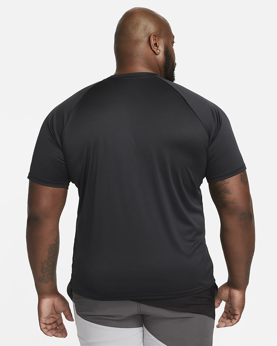 Playera de natación Hydroguard de manga corta para hombre (talla amplia) Nike Essential Dri-FIT - Negro