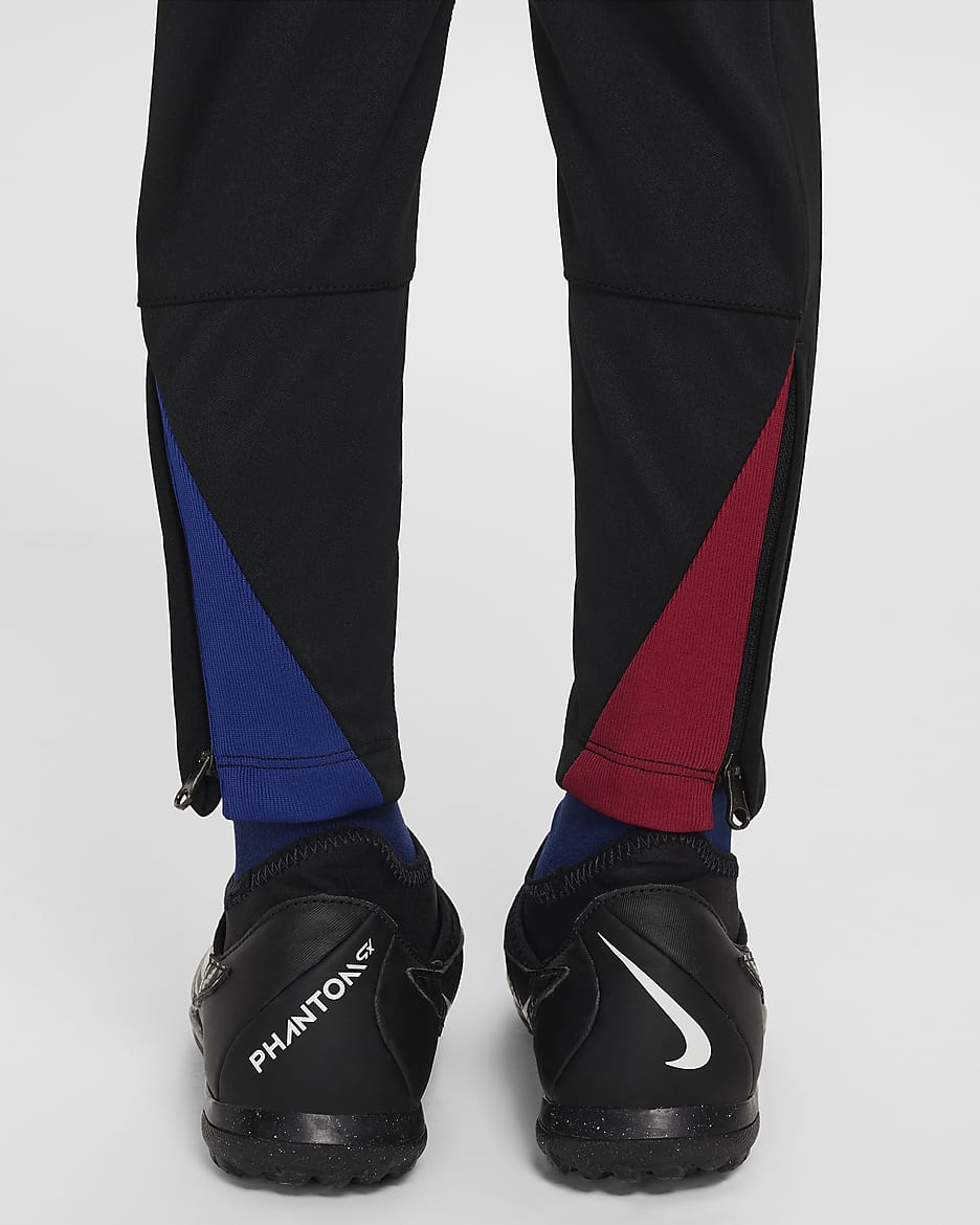 Pantalon de foot en maille Nike Dri-FIT FC Barcelona Academy Pro pour enfant - Noir/Noble Red/Deep Royal Blue/Light Orewood Brown