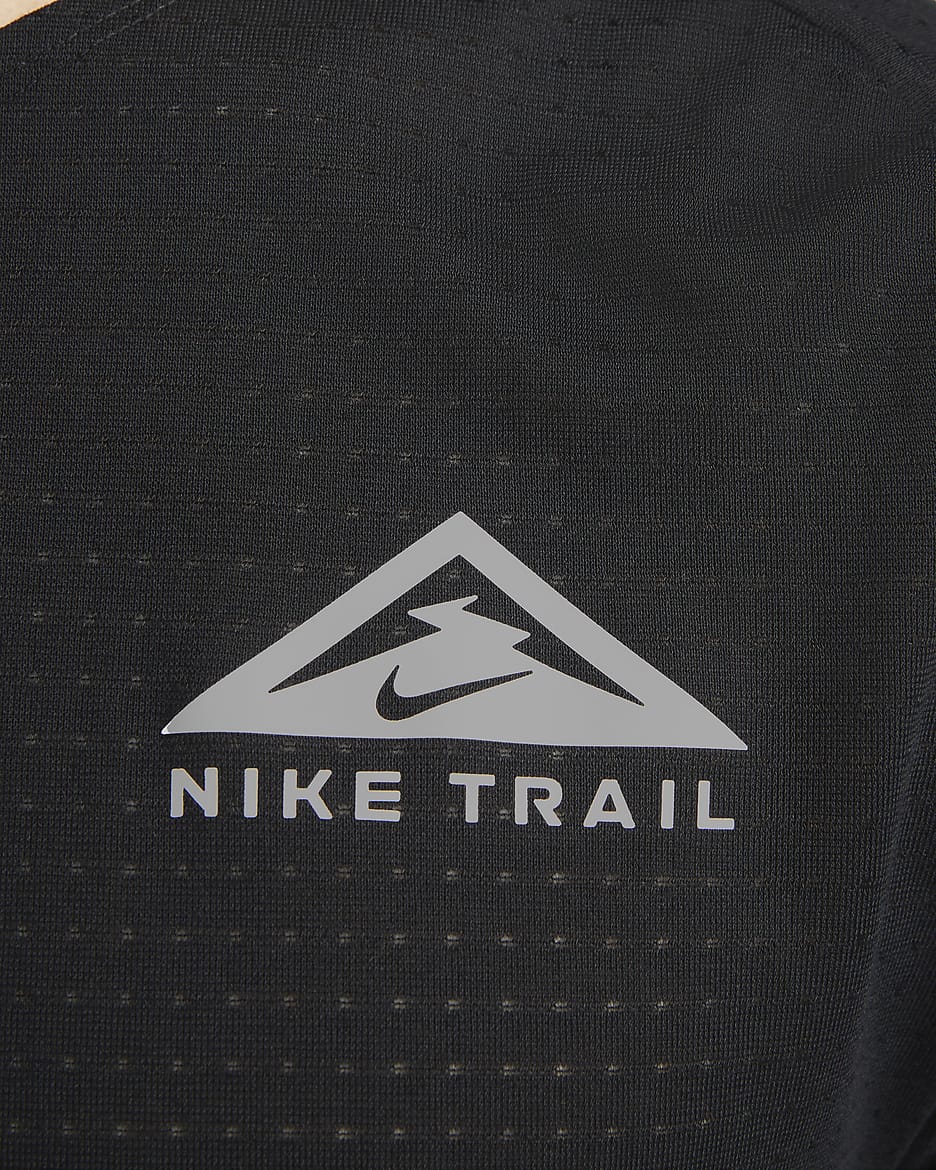 Pánské běžecké tričko Nike Trail Solar Chase Dri-FIT s krátkým rukávem - Černá/Bílá