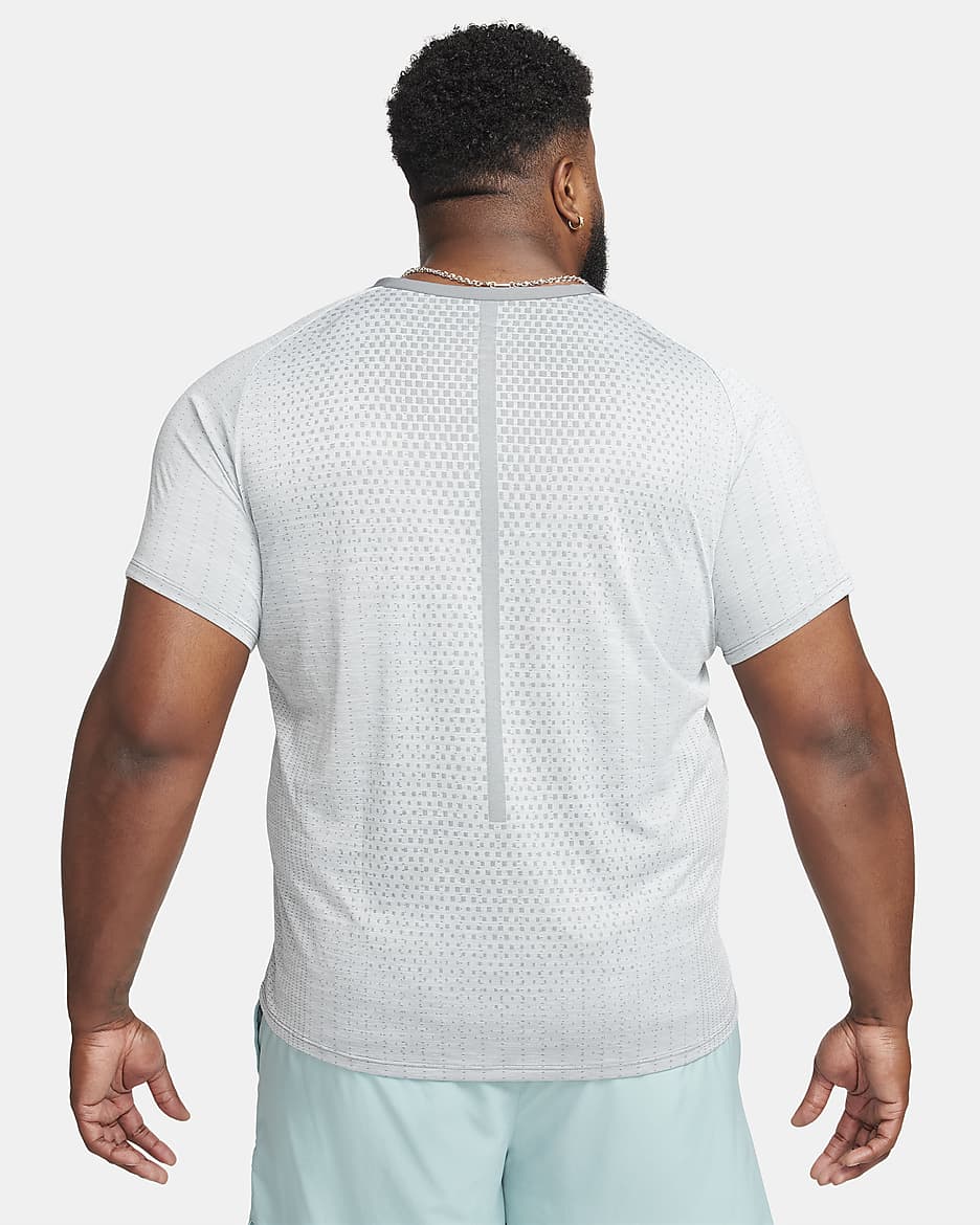 Nike TechKnit Samarreta de màniga curta Nike Dri-FIT ADV de running - Home - Smoke Grey/Grey Fog