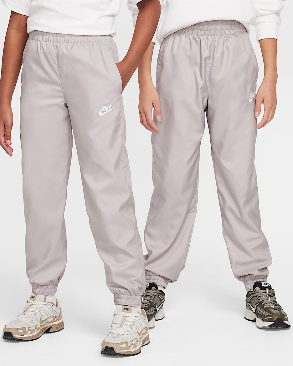 Nike Sportswear Club Older Kids' Woven Joggers - College Grey/White