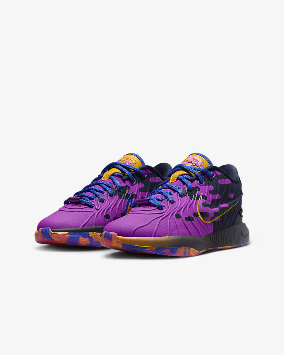 LeBron XXI SE „Summerverse” kosárlabdacipő nagyobb gyerekeknek - Hyper Violet/Obsidian/University Gold/Hyper Royal