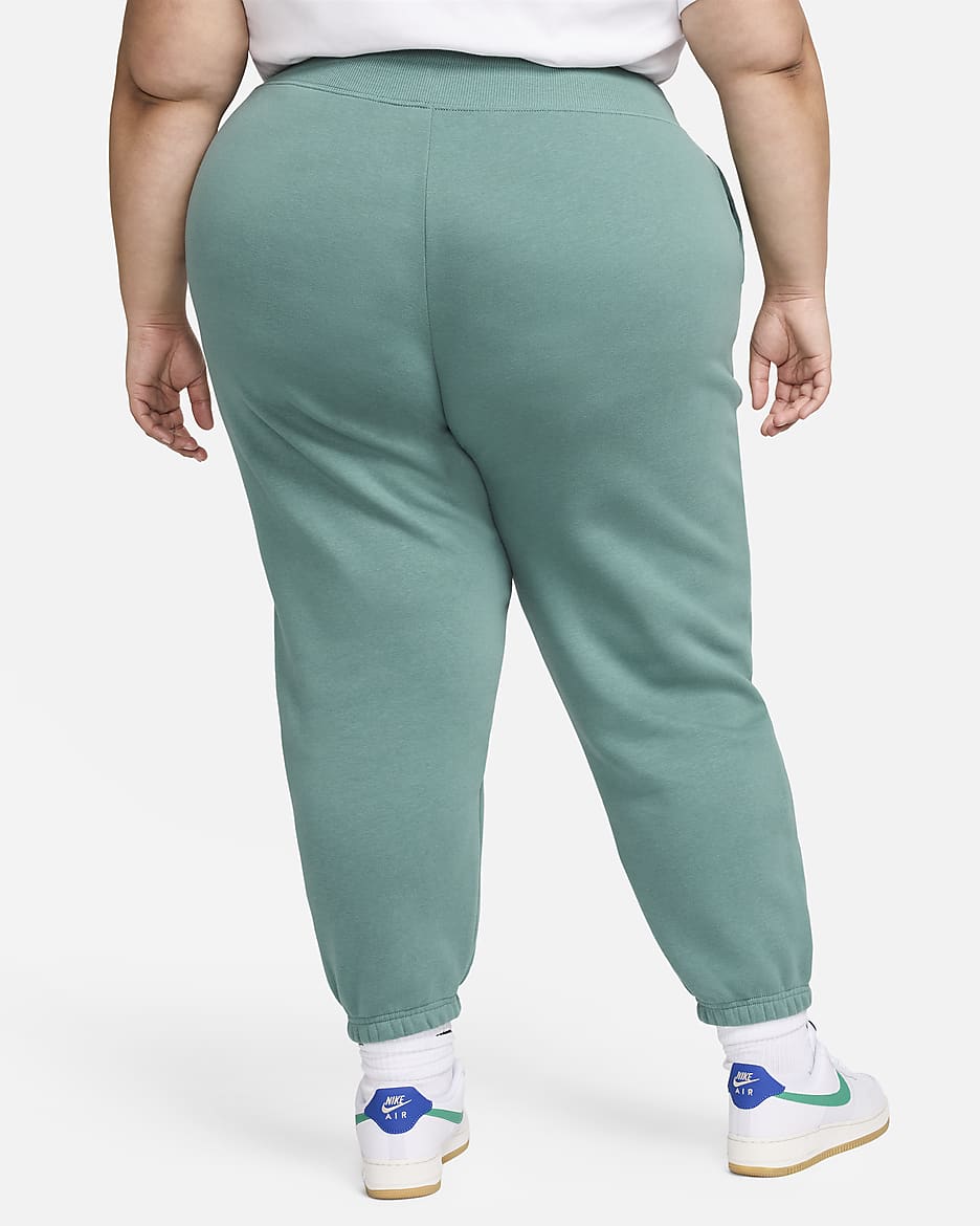 Overdimensionerede Nike Sportswear Phoenix Fleece-sweatpants med høj talje til kvinder (plus size) - Bicoastal/sort