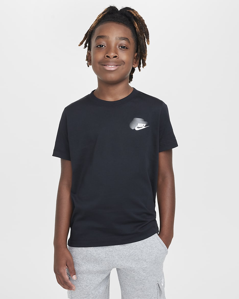 Nike Sportswear Standard Issue Older Kids' (Boys') Graphic T-Shirt - Black/Metallic Gold