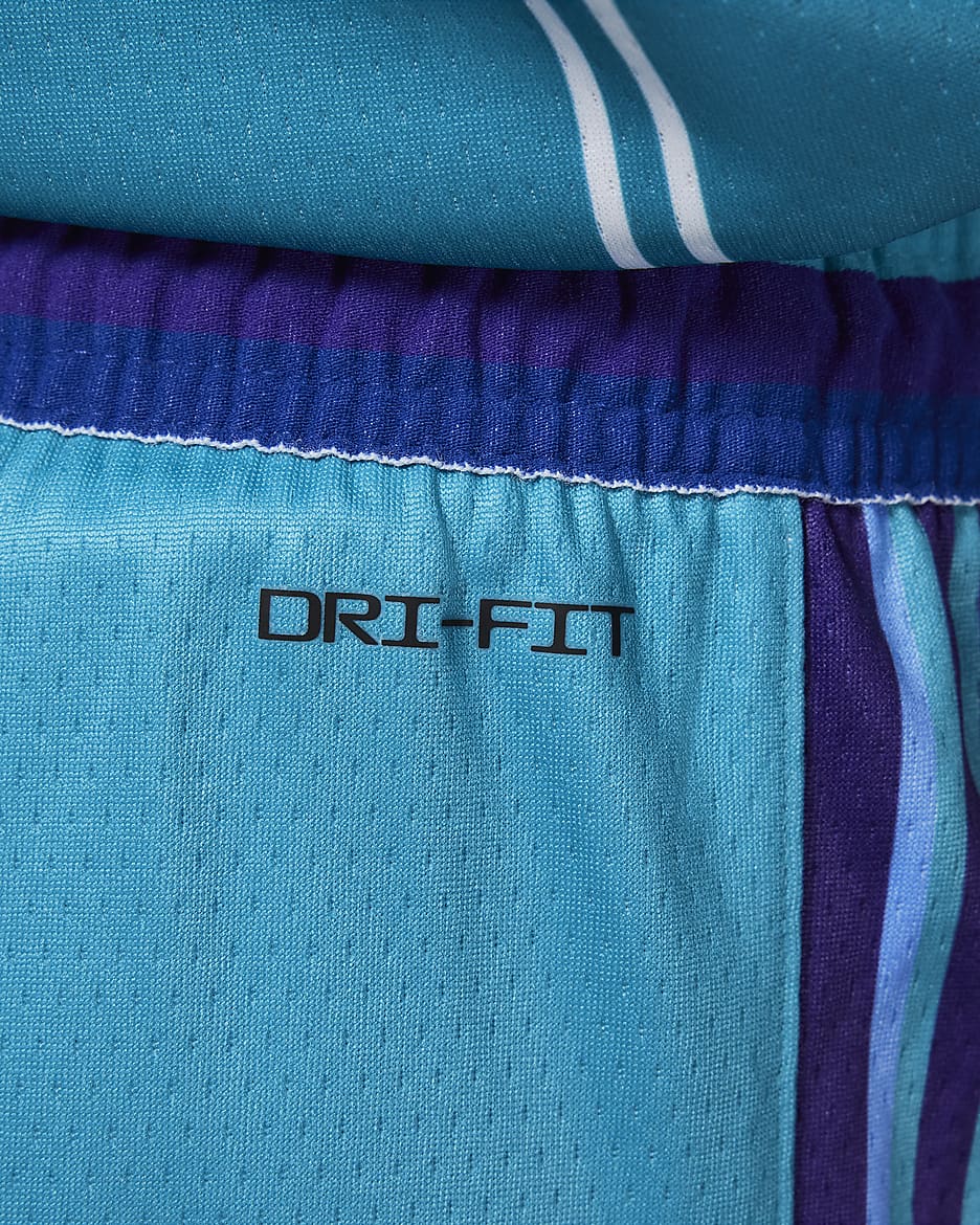 Charlotte Hornets 2023/24 Hardwood Classics Pantalón corto Swingman Jordan Dri-FIT de la NBA - Niño - Rapid Teal