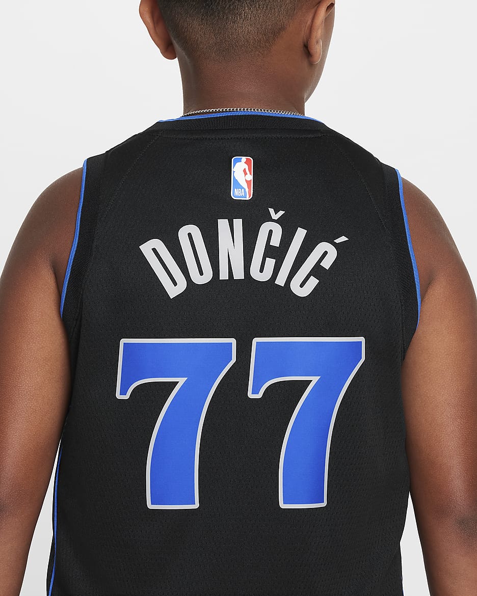 Luka Dončić Dallas Mavericks 2023/24 City Edition Nike Dri-FIT NBA Swingman mez nagyobb gyerekeknek - Fekete