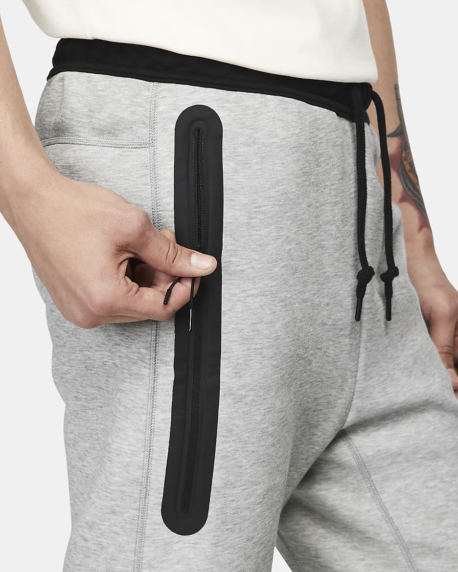 Nike Sportswear Tech Fleece férfi szabadidőnadrág - Dark Grey Heather/Fekete/Fehér