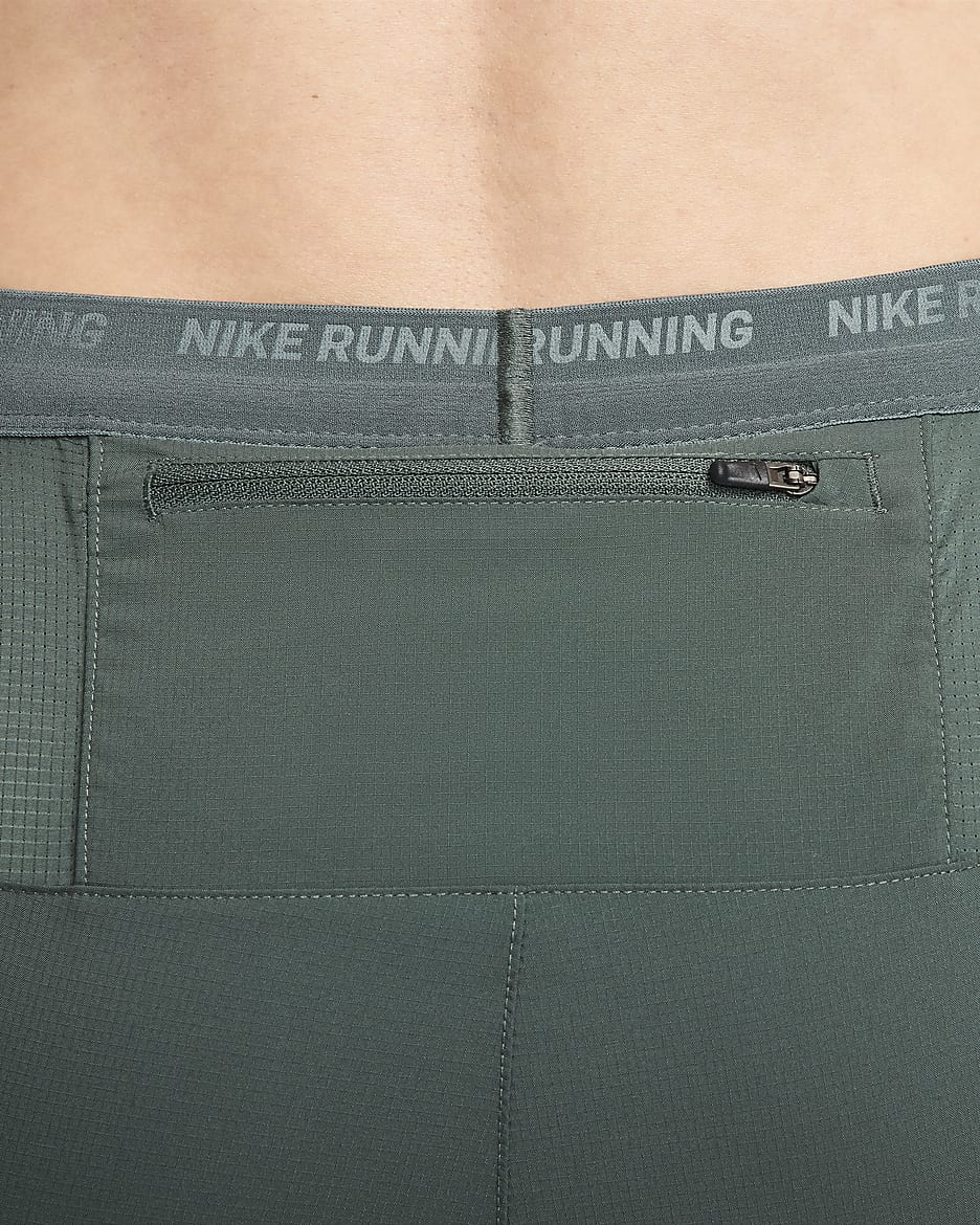 Calções de running híbridos de 13 cm Dri-FIT Nike Stride para homem - Verde Vintage/Bicoastal/Preto