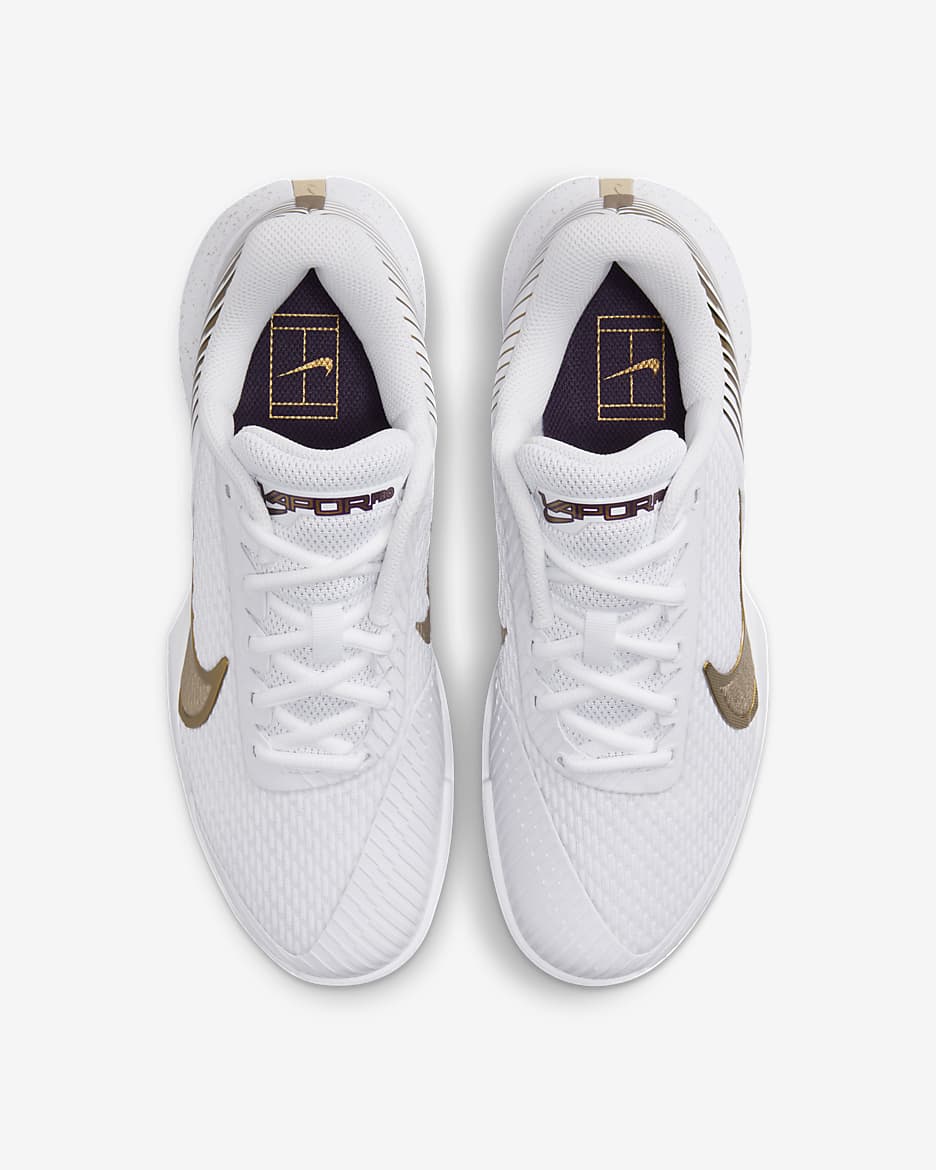 NikeCourt Vapor Pro 2 tennissko for hardcourt til herre - Hvit/Grand Purple/Metallic Gold Grain