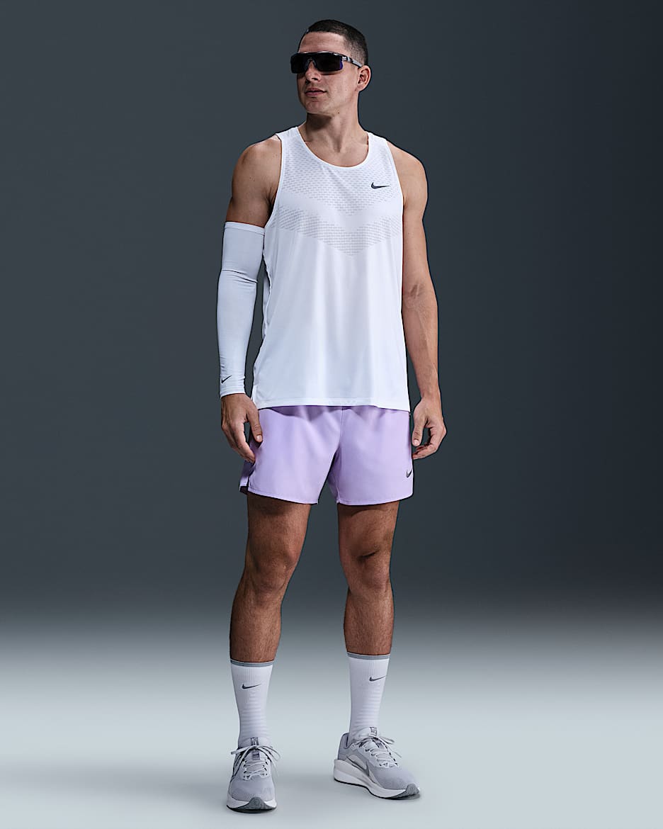 Nike Challenger Dri-FIT 2-i-1 allsidig shorts til herre (13 cm) - Hydrangeas/Hydrangeas/Svart