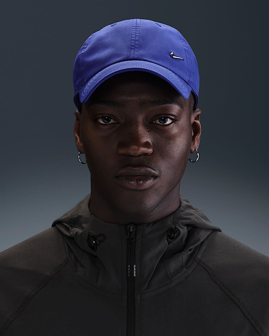 Nike Dri-FIT Club unstrukturierte Metall-Swoosh-Cap - Deep Night/Schwarz